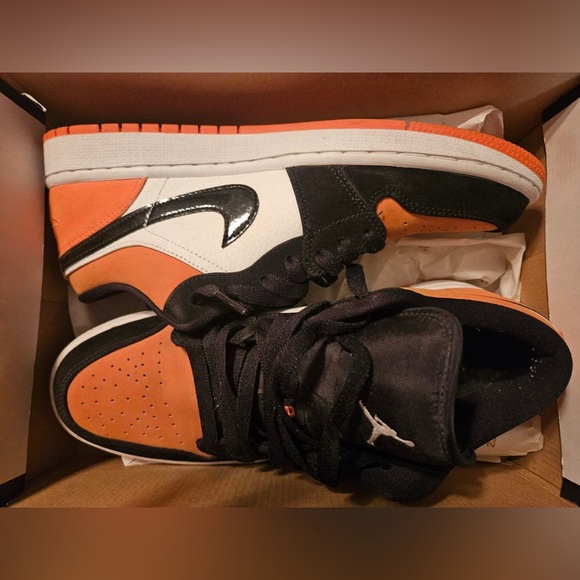 Jordan 1 low shattered backboard mens size 9.5US - Picture 7 of 7